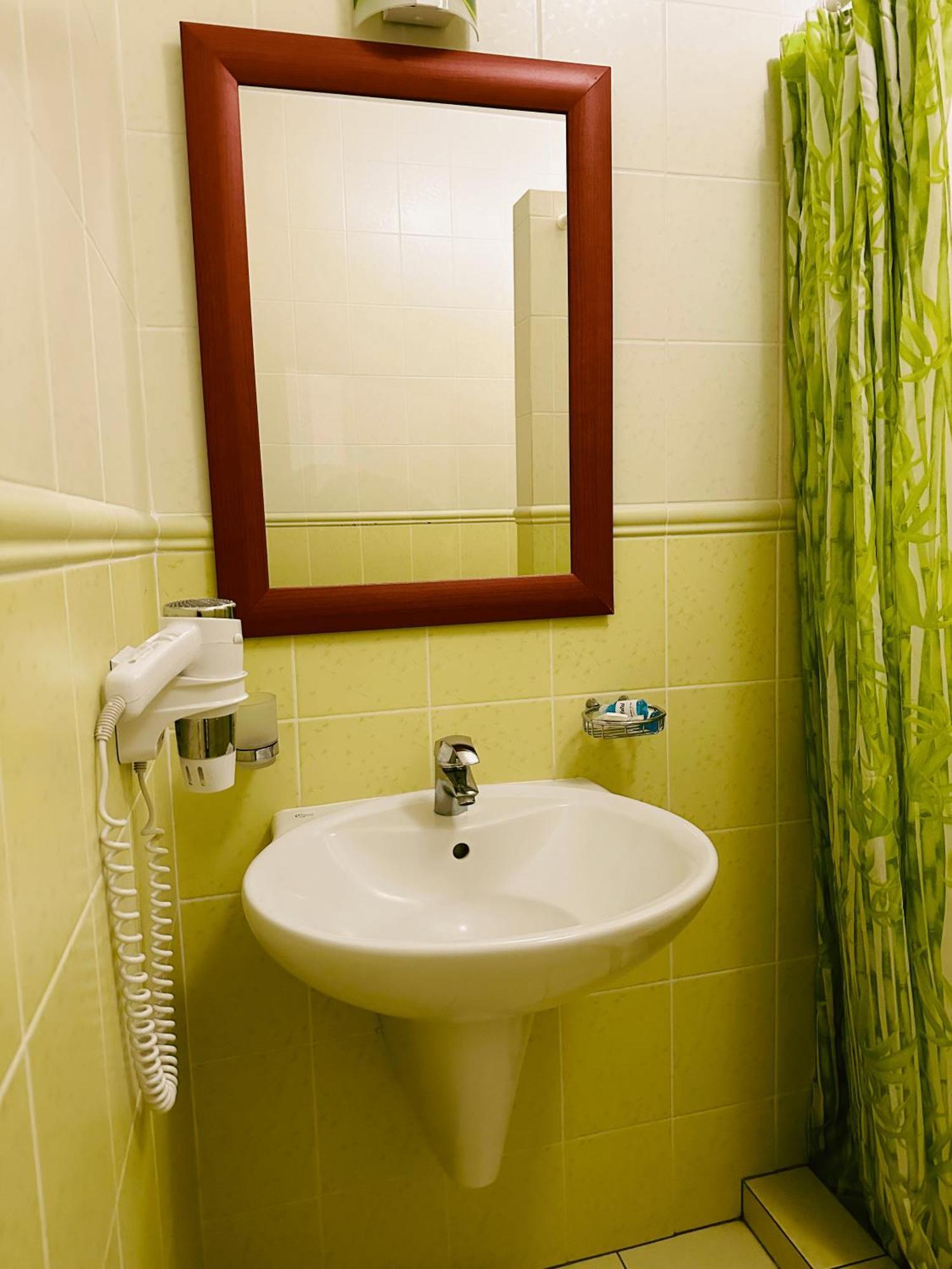 Фільварок Кмитів Hotel Velyki Kosharishcha Bagian luar foto