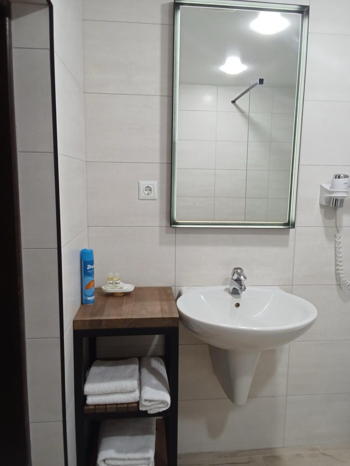 Фільварок Кмитів Hotel Velyki Kosharishcha Bagian luar foto